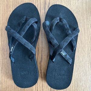 Teva Women's Olowahu Sandal sz 5